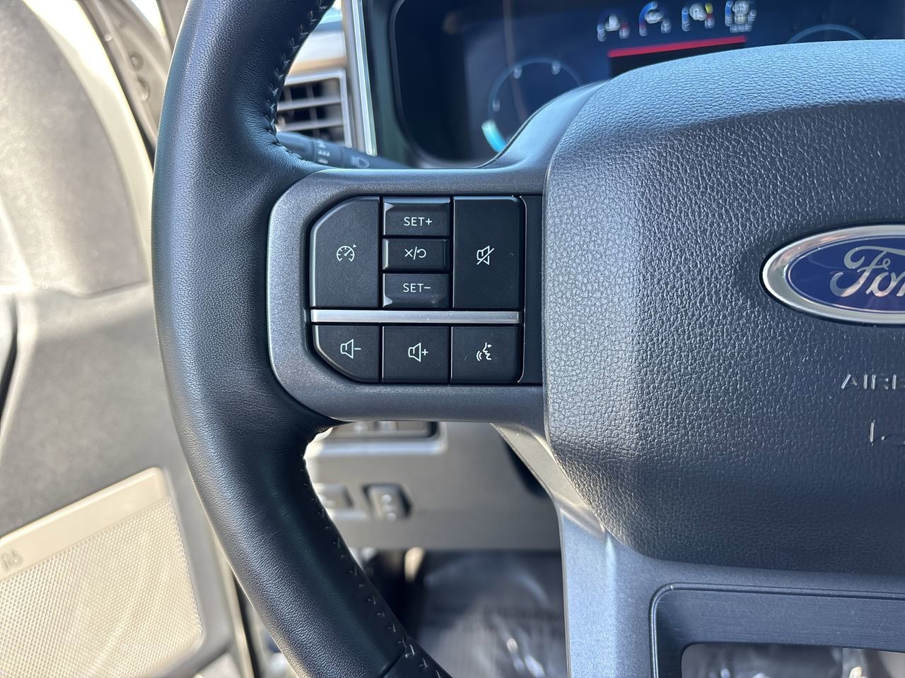 Used 2024 Ford F250 Lariat w/ Sport Appearance Package image 30