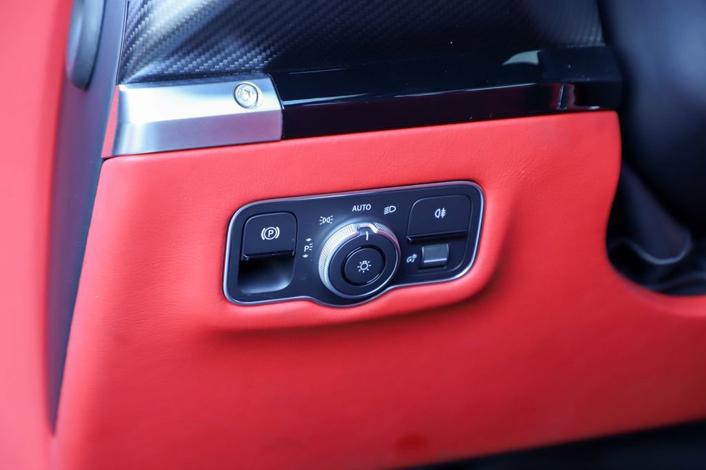 Used 2025 Aston Martin V8 Vantage Coupe image 42