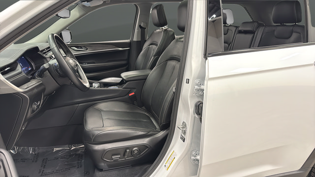 Used 2022 Jeep Grand Cherokee Limited AWD/4WD image 9