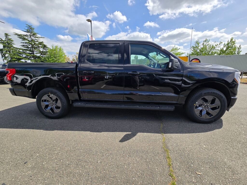 New 2025 Ford F150 Lightning Flash AWD/4WD image 7