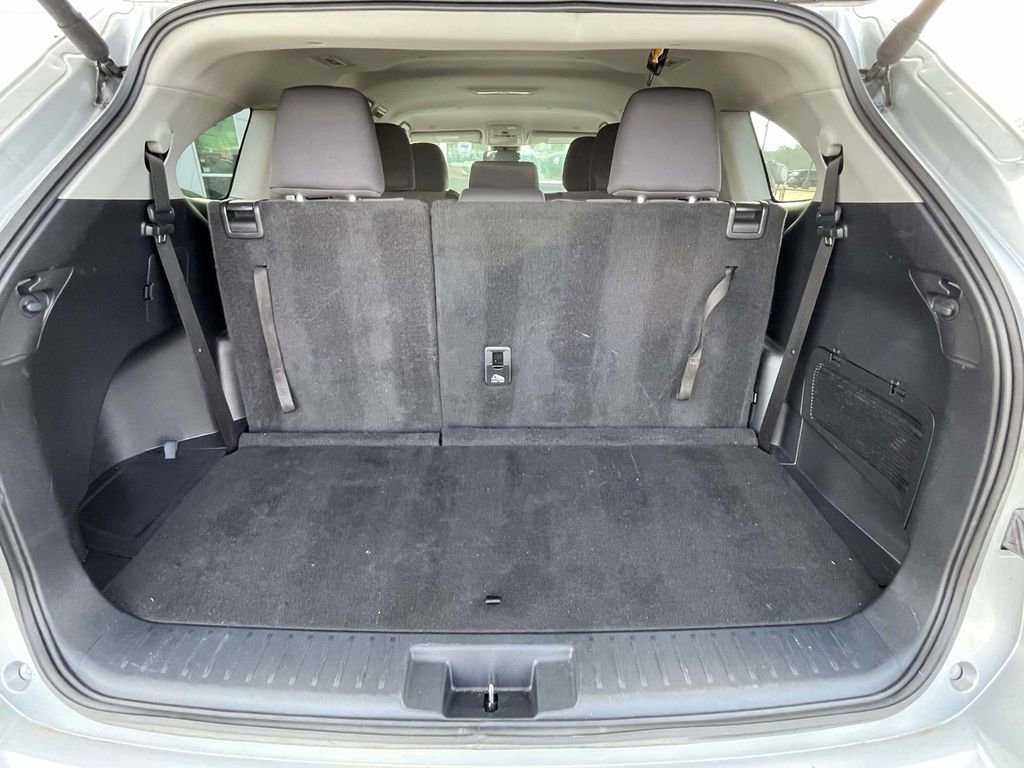 Used 2024 Toyota Highlander LE image 10