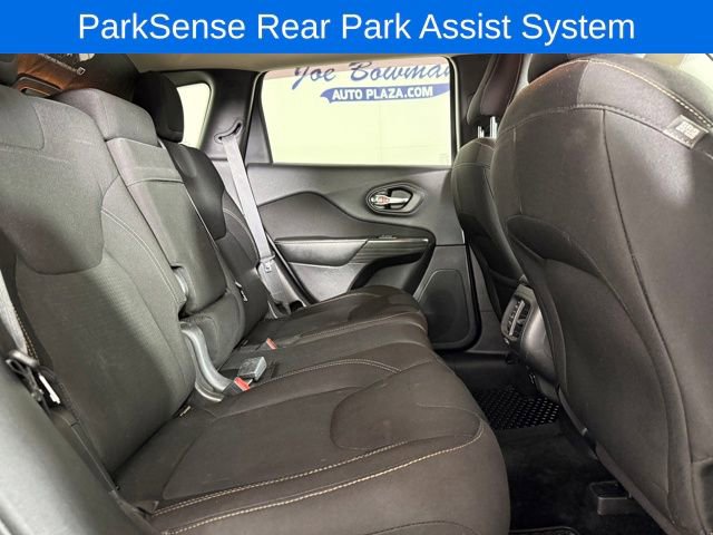 Used 2015 Jeep Cherokee Latitude w/ Cold Weather Group image 17