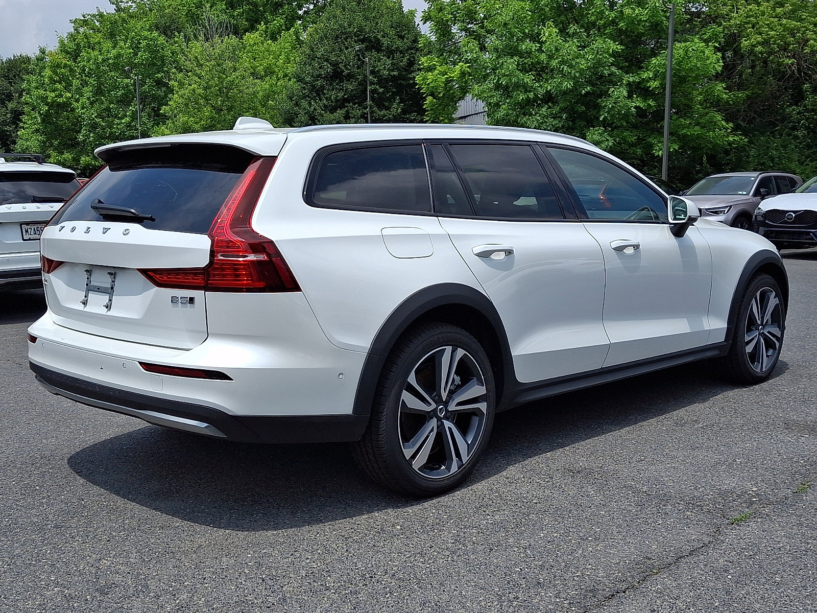Used 2025 Volvo V60 B5 Cross Country Plus AWD/4WD image 6