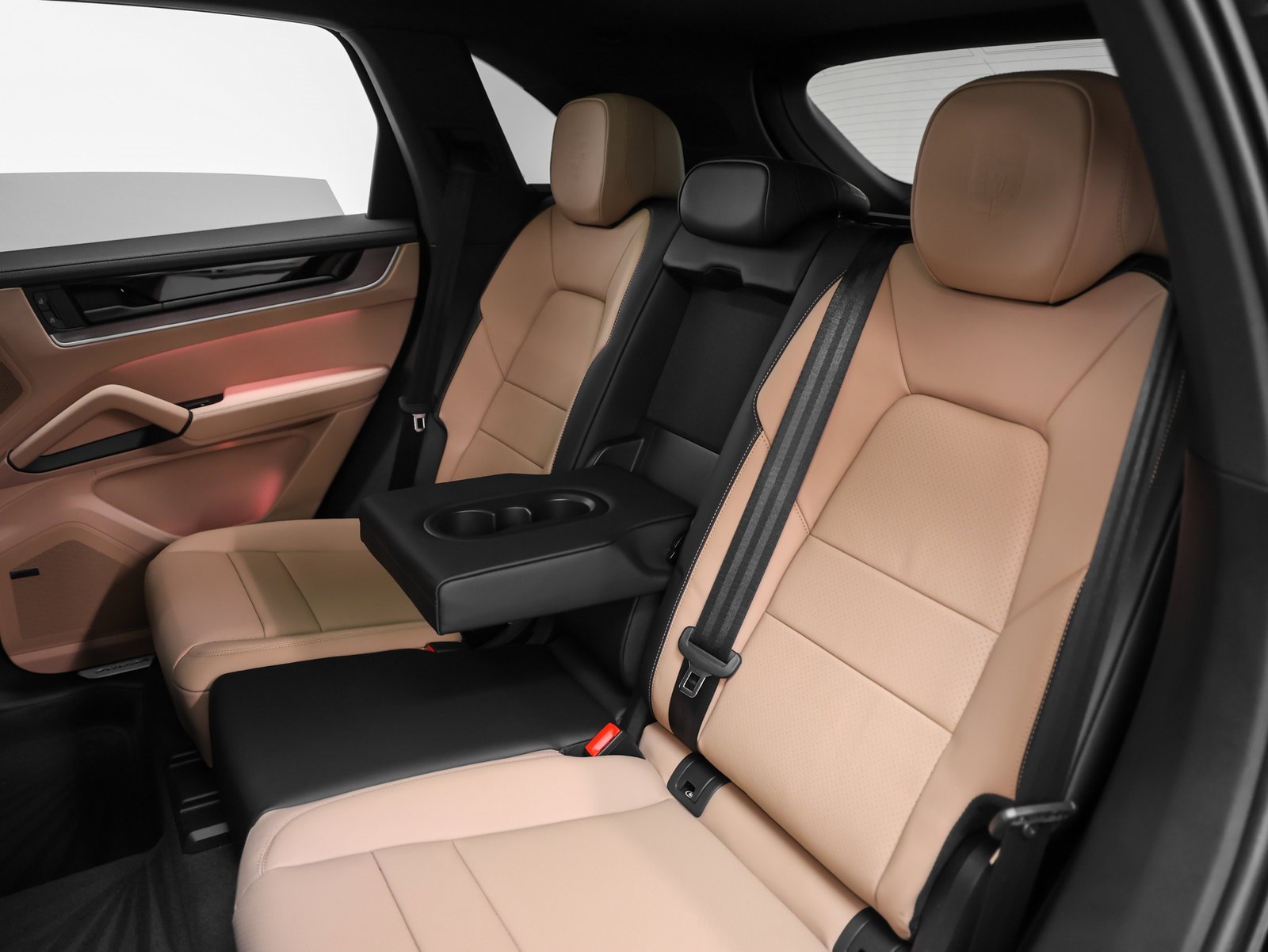 Used 2025 Porsche Cayenne image 38