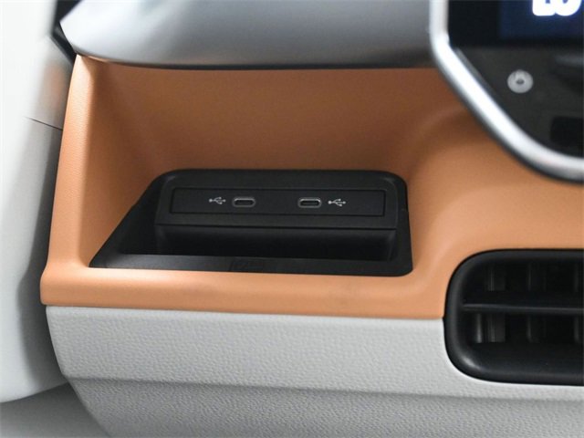 New 2025 Volkswagen ID. Buzz 1st Edition image 7