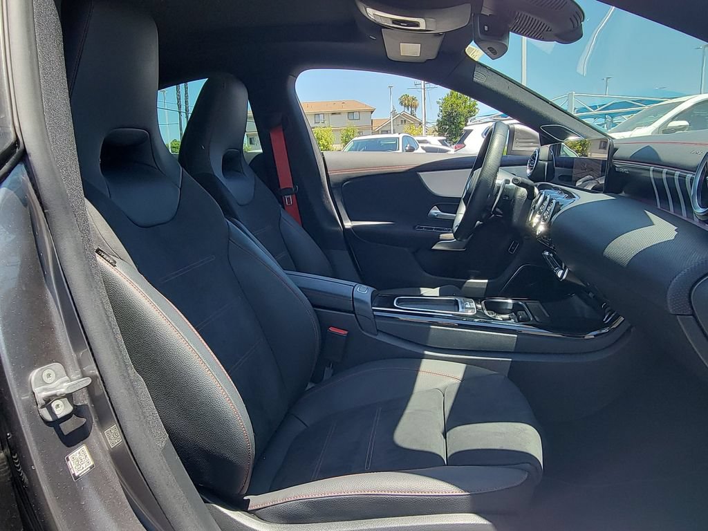 Used 2025 Mercedes-Benz CLA 35 AMG 4MATIC image 29