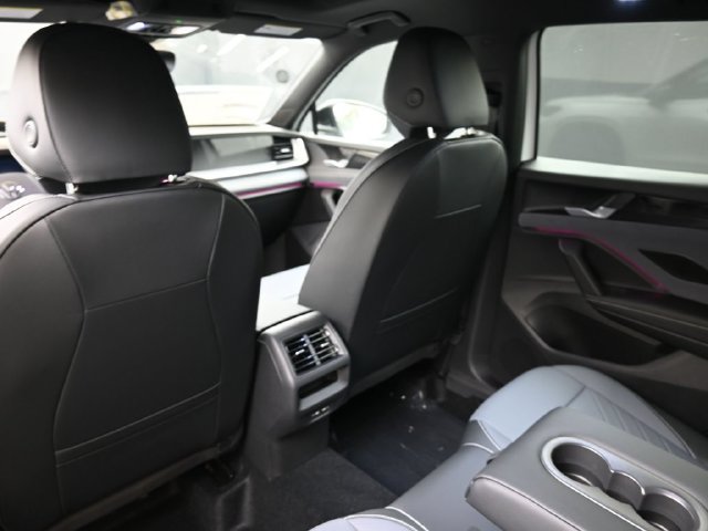 Used 2026 Volkswagen Tiguan SE R-Line AWD/4WD image 19