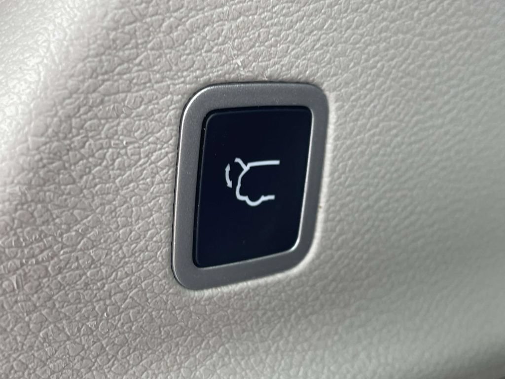 Certified 2023 Chrysler Voyager LX FWD image 41