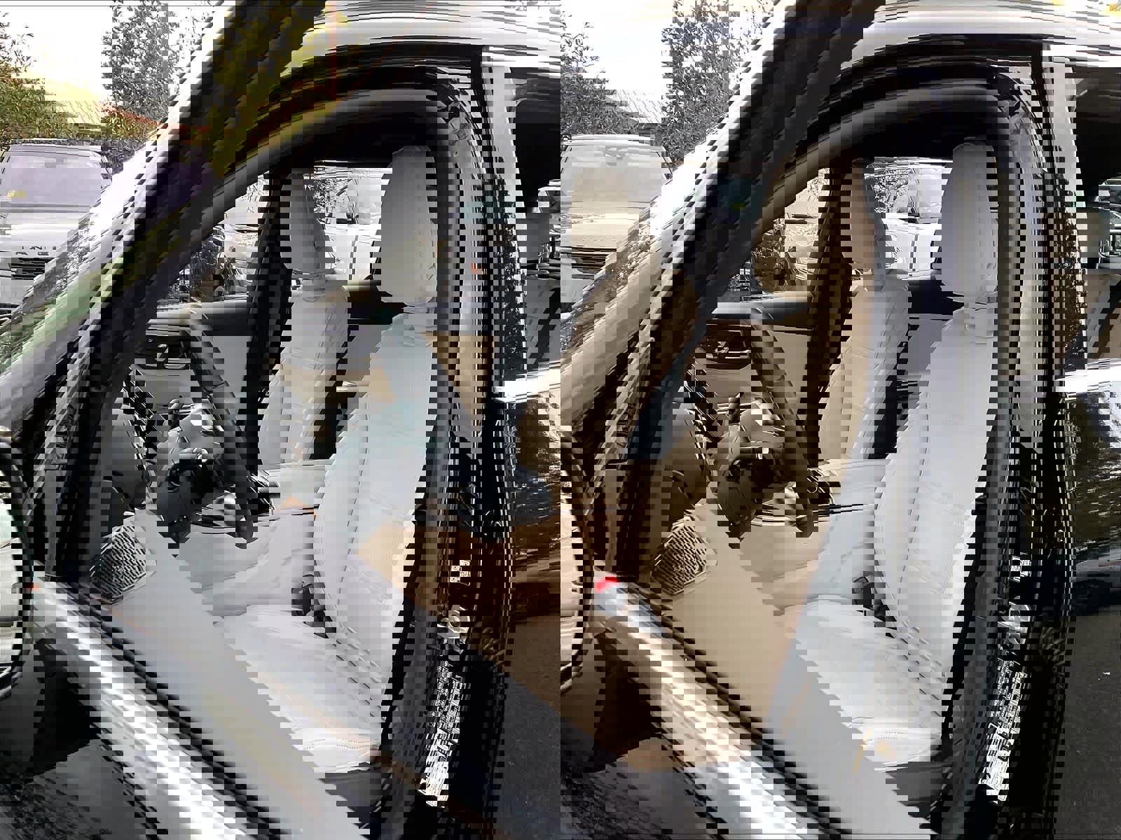 Used 2025 Mercedes-Benz GLC 350e 4MATIC image 26