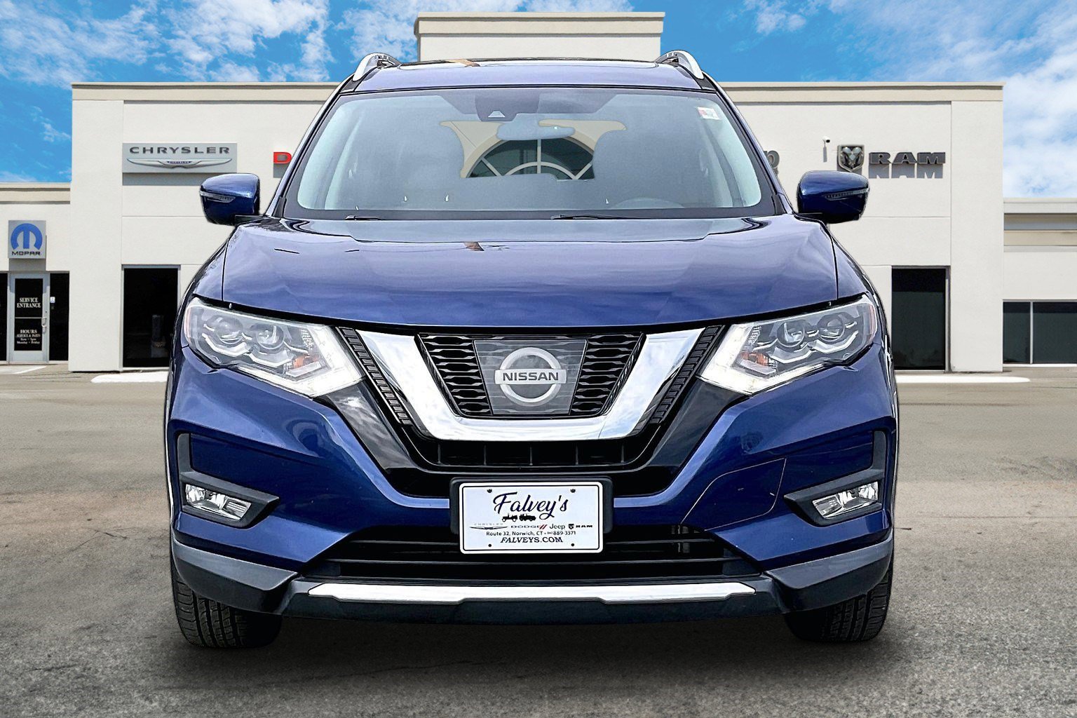 Used 2017 Nissan Rogue SL w/ SL Premium Package image 3