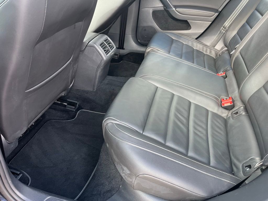 Used 2017 Volkswagen Golf R 4-Door image 26