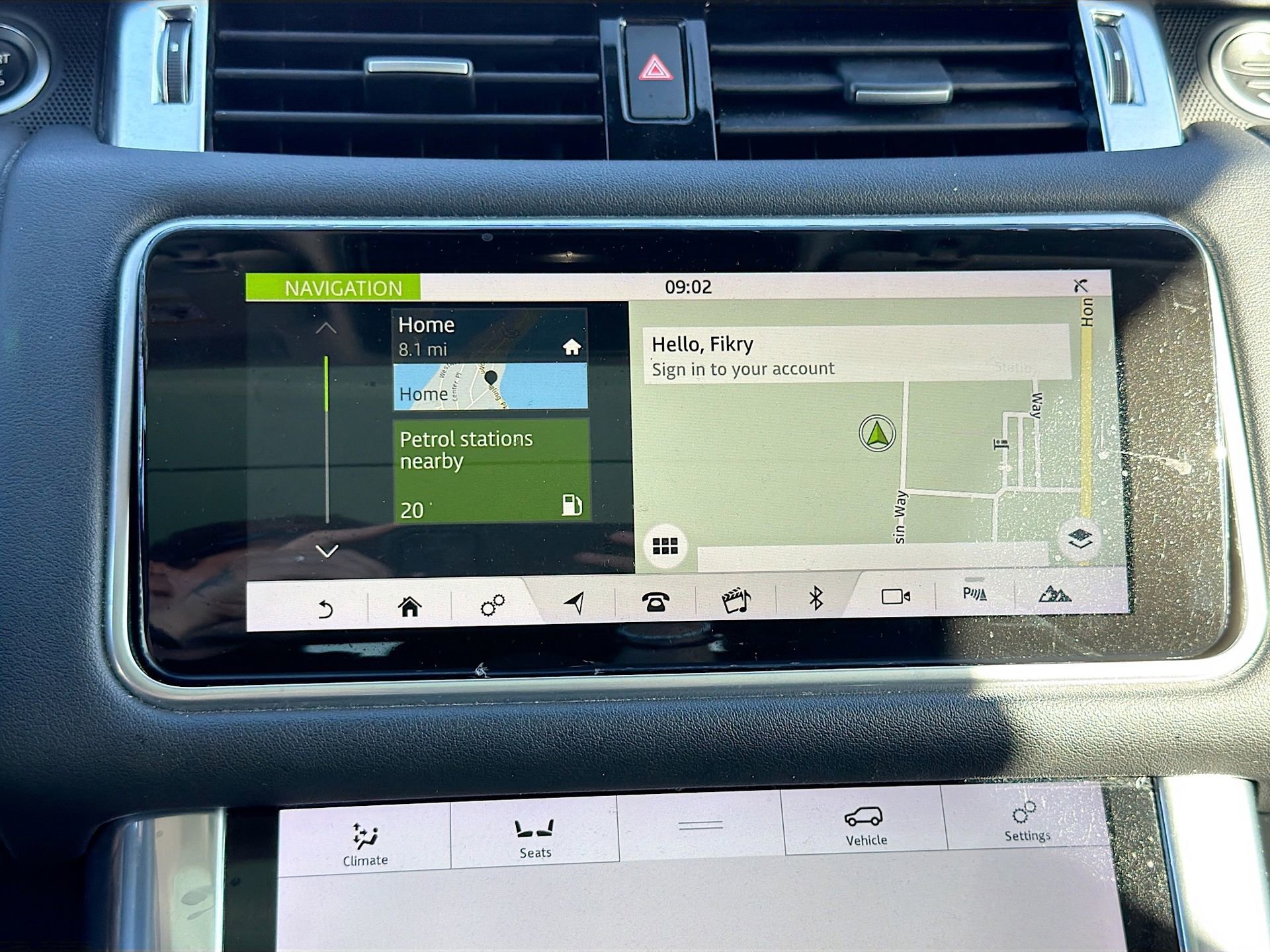 Used 2020 Land Rover Range Rover Sport HSE image 32