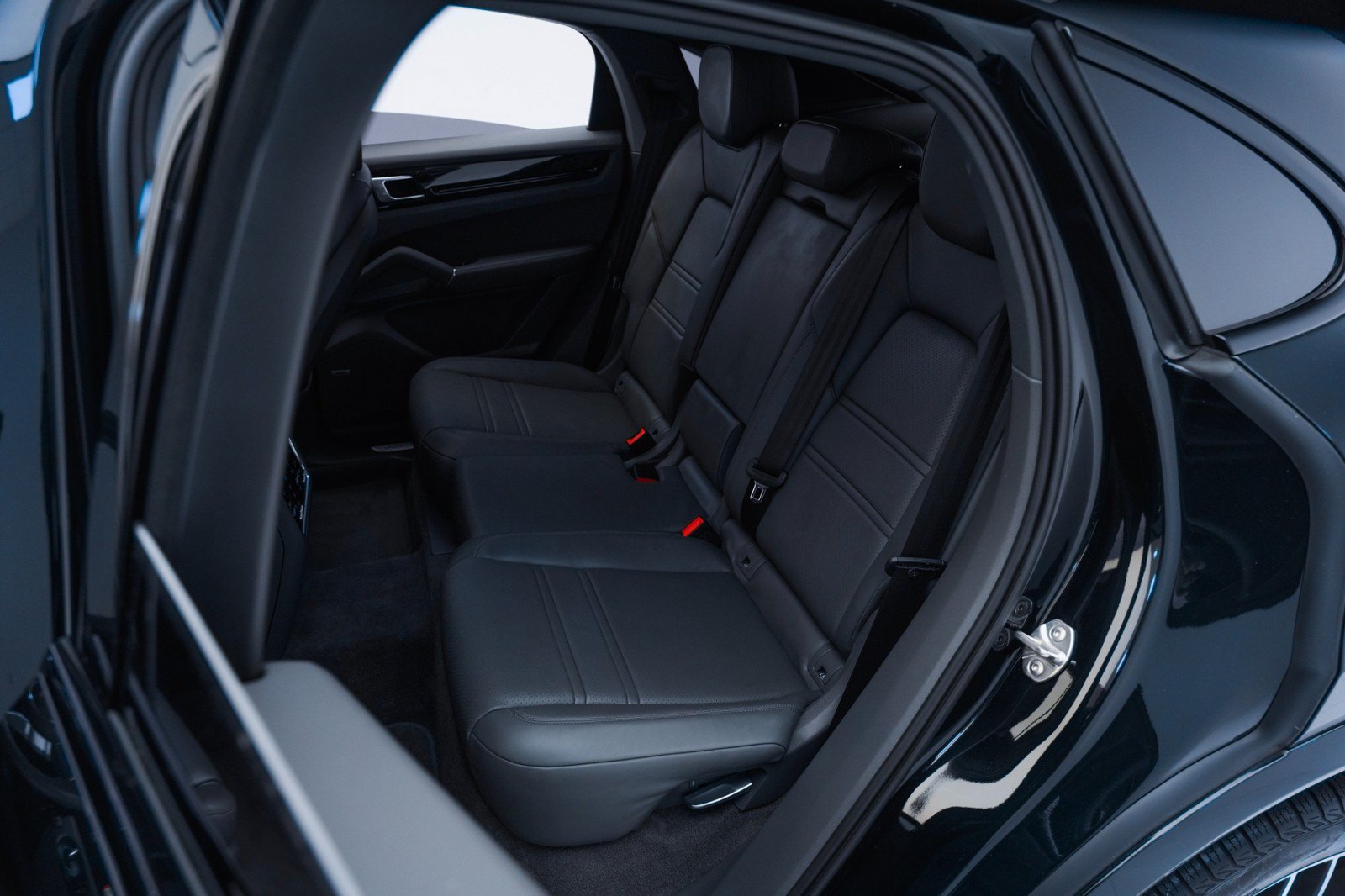 Certified 2020 Porsche Cayenne AWD/4WD image 24
