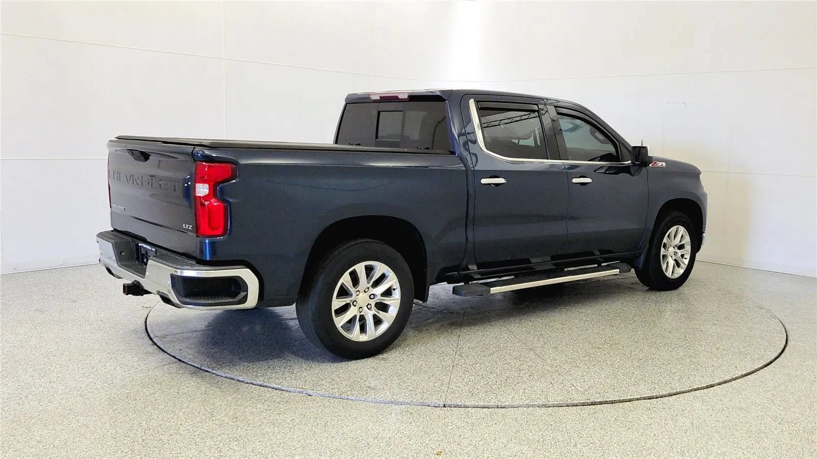 Used 2019 Chevrolet Silverado 1500 LTZ AWD/4WD image 7