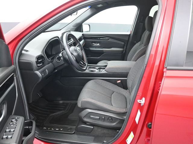 Certified 2025 Honda Pilot Sport image 9