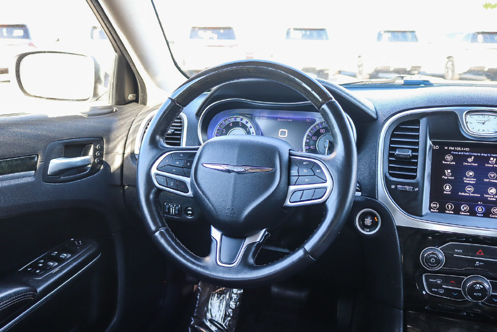 Used 2018 Chrysler 300 Limited AWD/4WD image 15