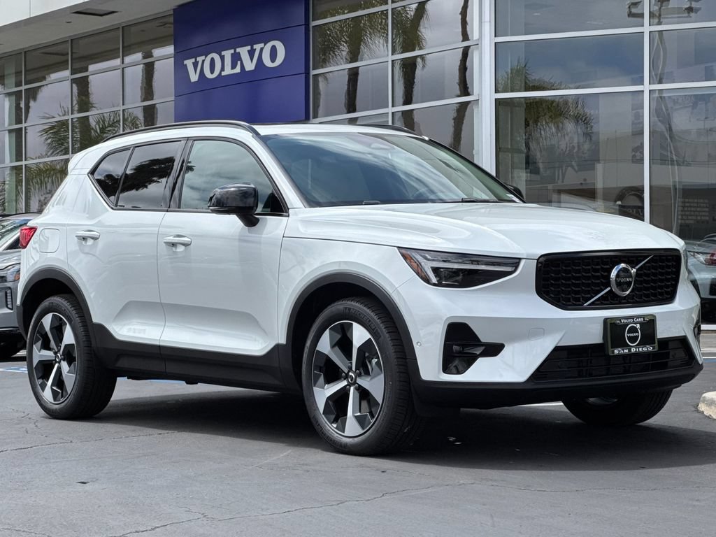New 2026 Volvo XC40 B5 Plus w/ Protection Package Premier AWD/4WD image 7