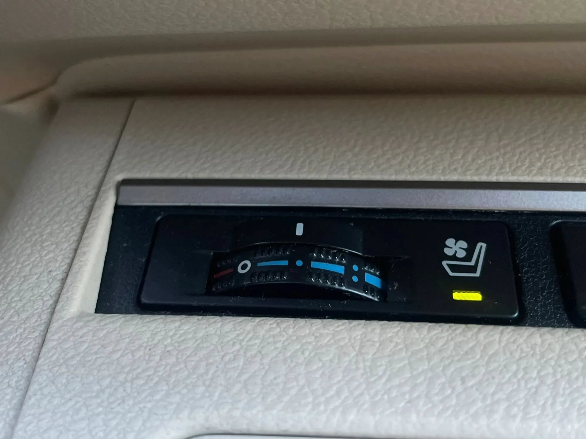 Used 2013 Lexus ES 350 w/ Luxury Pkg FWD image 37