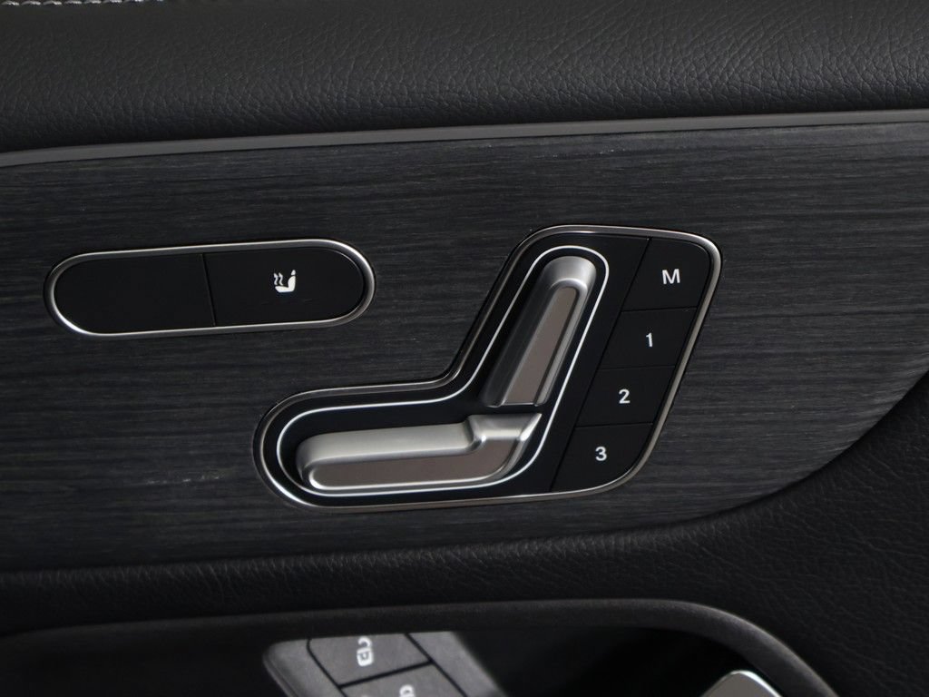 Used 2023 Mercedes-Benz GLB 250 4MATIC image 36