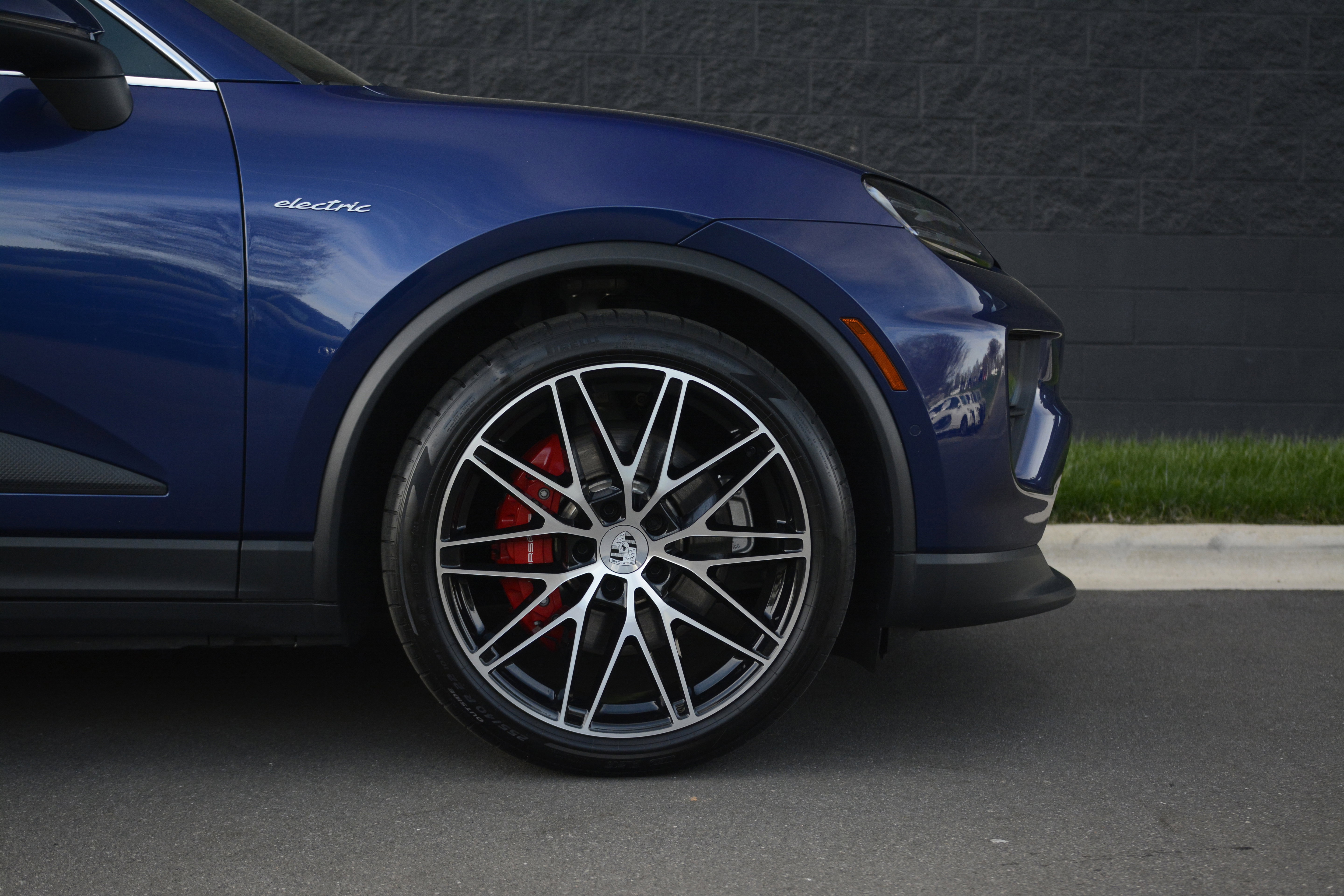 Certified 2025 Porsche Macan 4S Electric image 11