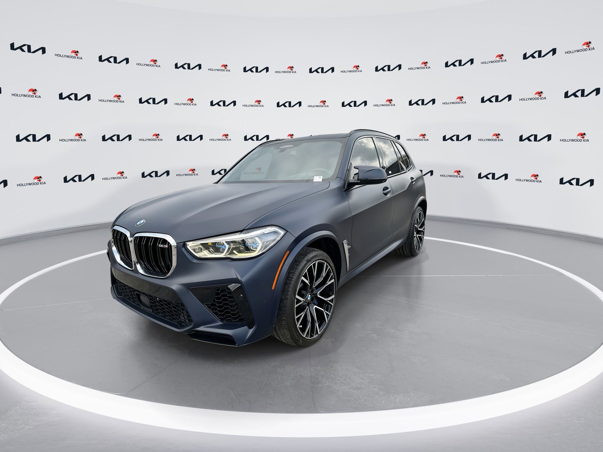 Used 2021 BMW X5 M w/ Executive Package image 4