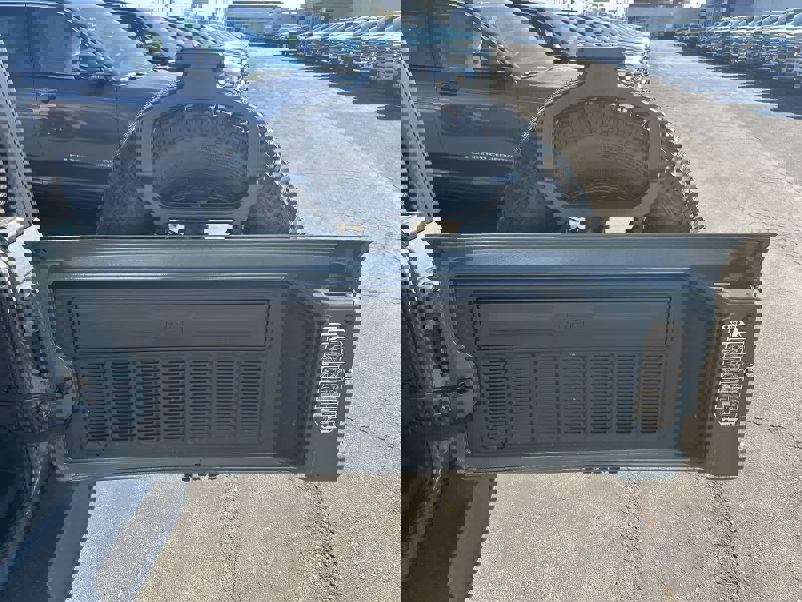 Used 2025 Jeep Wrangler Willys image 32