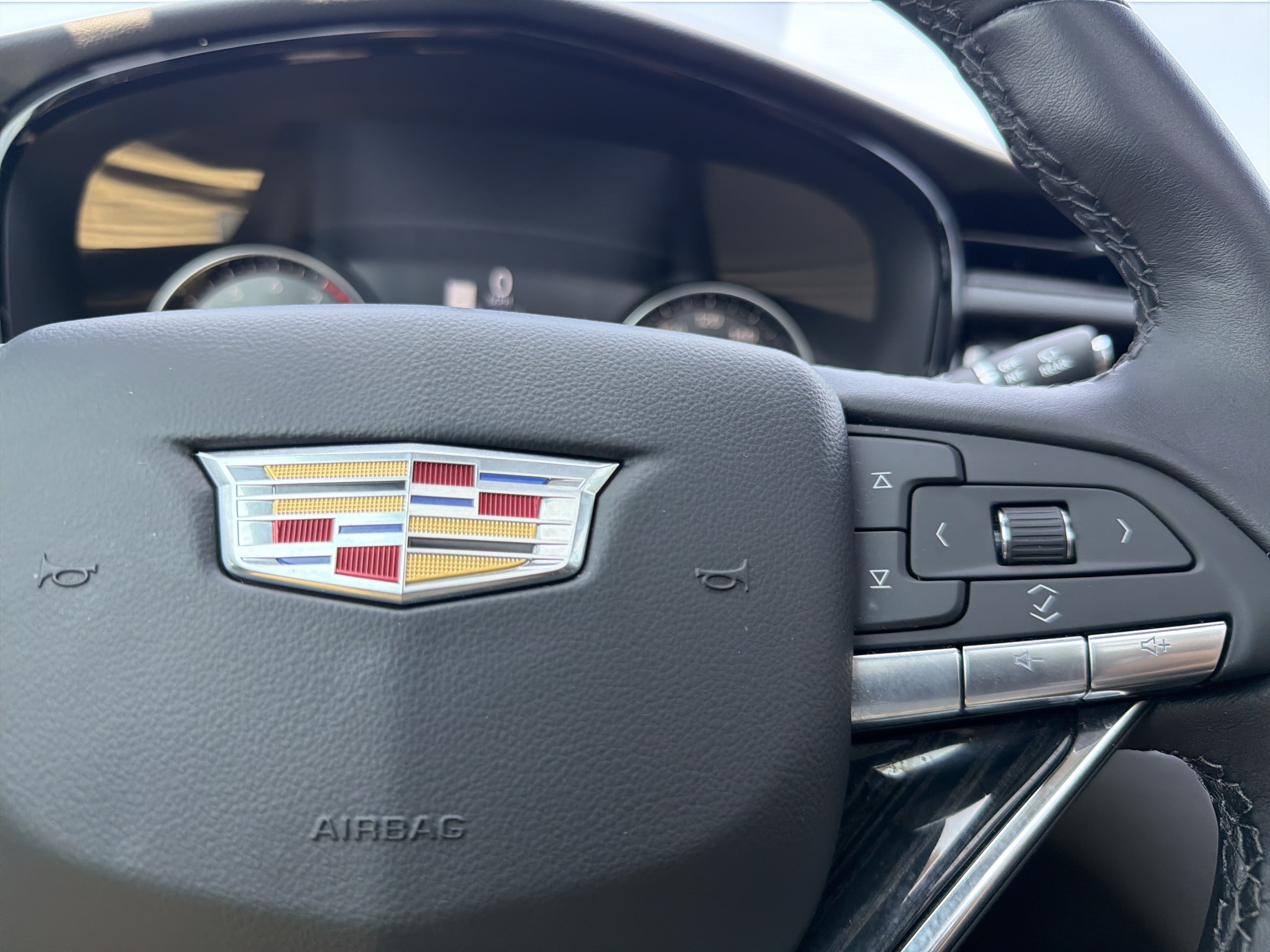 Certified 2025 Cadillac XT6 Premium Luxury FWD image 30