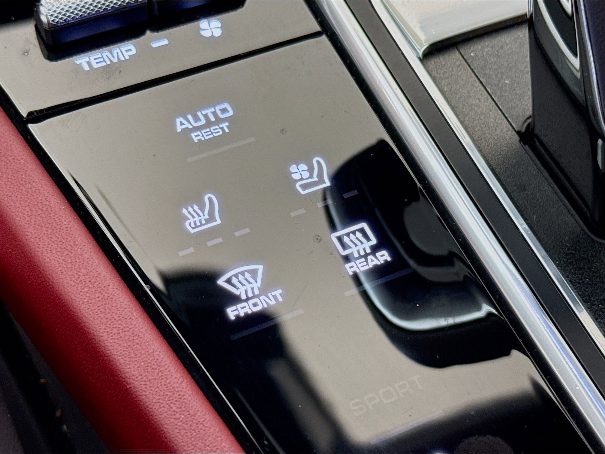 Used 2023 Porsche Cayenne Platinum Edition image 22