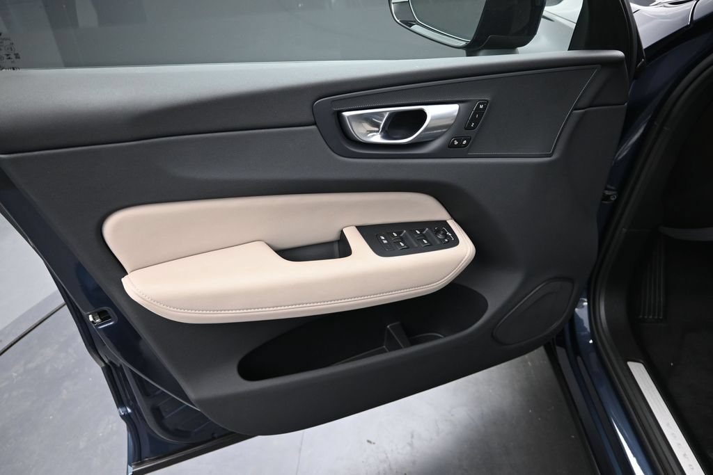 Used 2026 Volvo XC60 B5 Plus AWD/4WD image 16