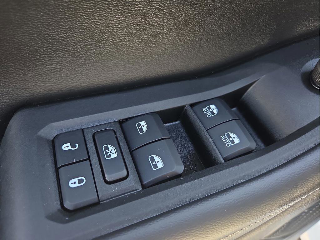 Used 2025 Jeep Grand Cherokee Altitude AWD/4WD image 11