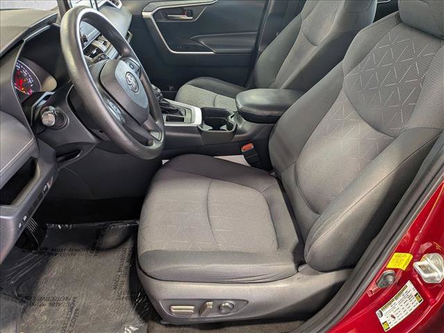 Used 2019 Toyota RAV4 XLE w/ Convenience Package FWD image 16