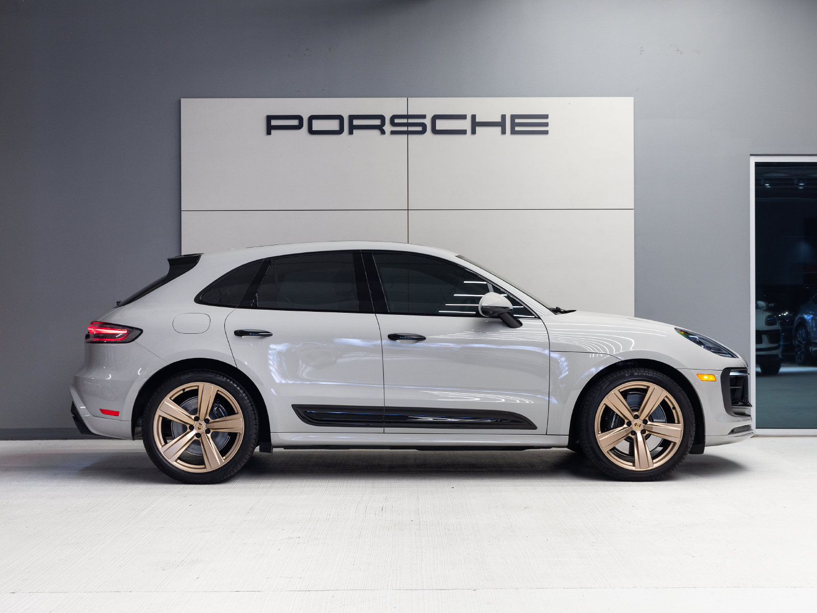 Used 2024 Porsche Macan GTS AWD/4WD image 8