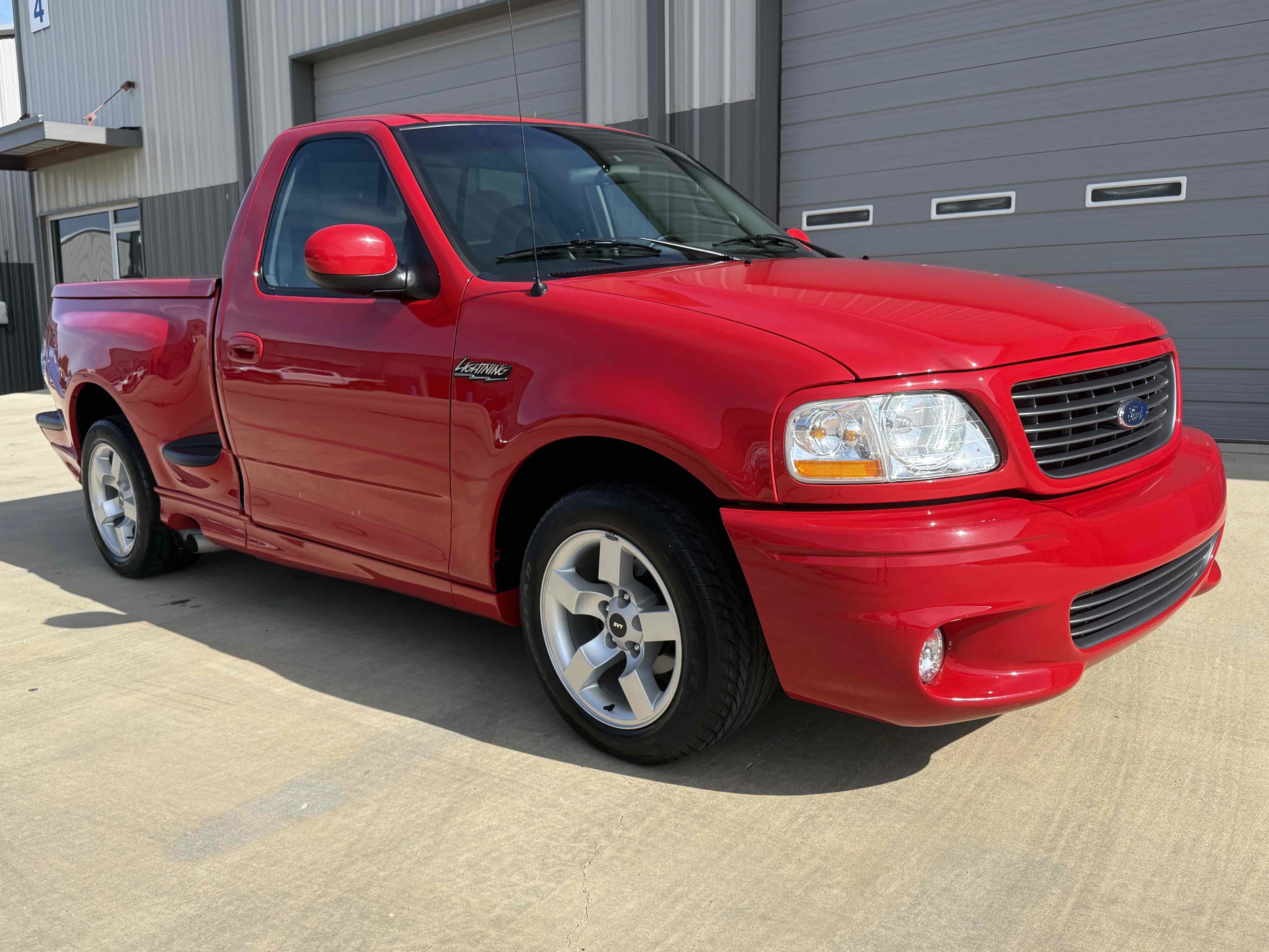 Used 2001 Ford F150 Lightning RWD image 13