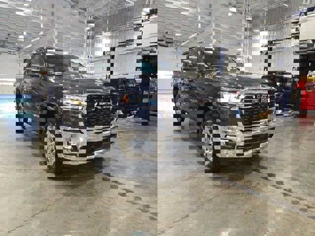 New 2026 RAM 1500 4x4 Crew Cab