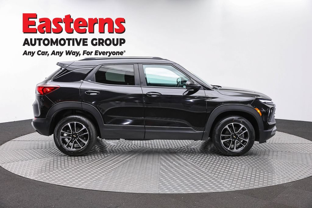 Used 2026 Chevrolet TrailBlazer LT w/ LT Cold Weather Package AWD/4WD image 4