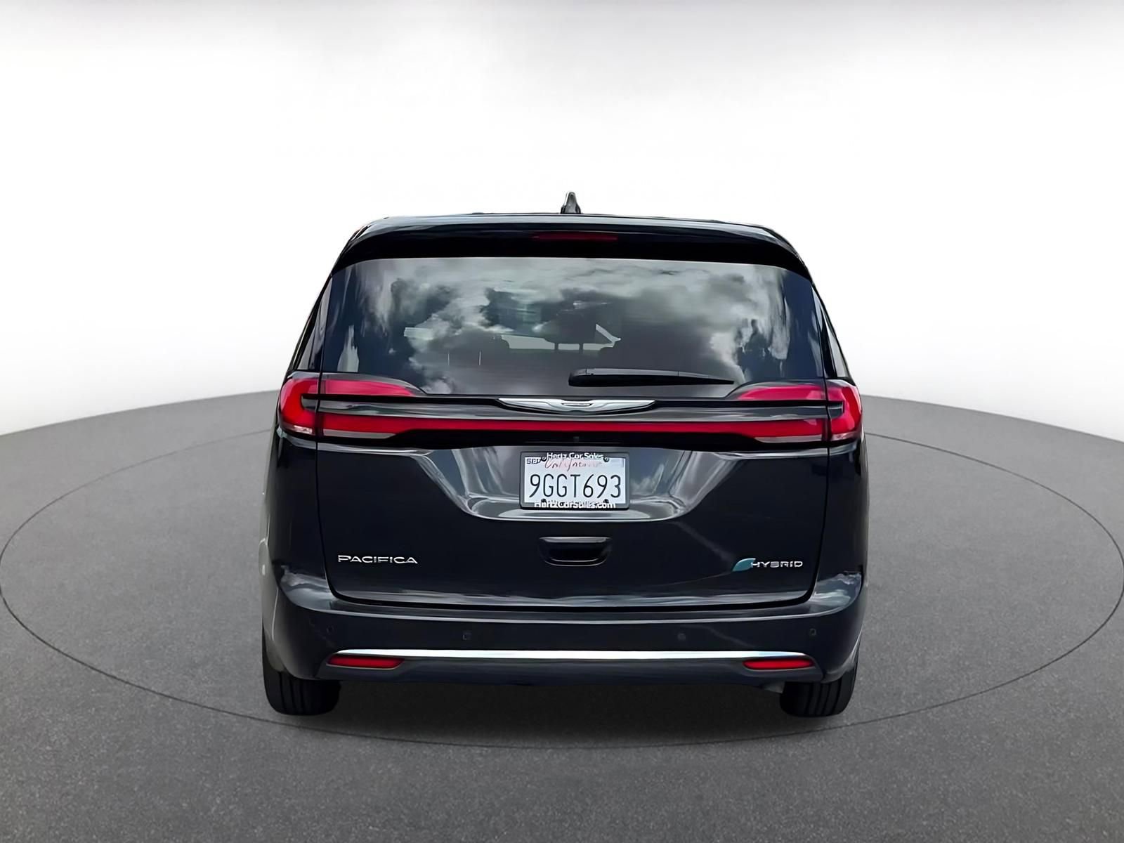 Used 2023 Chrysler Pacifica Touring-L image 12