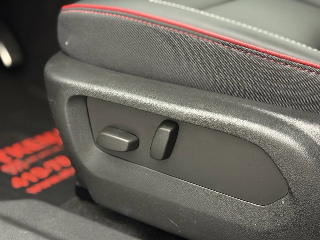 Used 2023 Buick Envision Essence w/ Sport Touring Package image 20