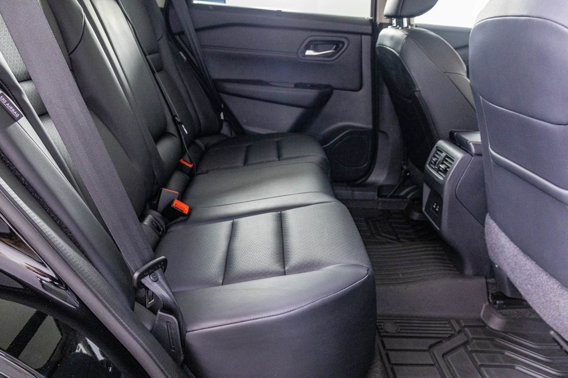 Used 2024 Nissan Rogue SV w/ SV Premium Package image 37