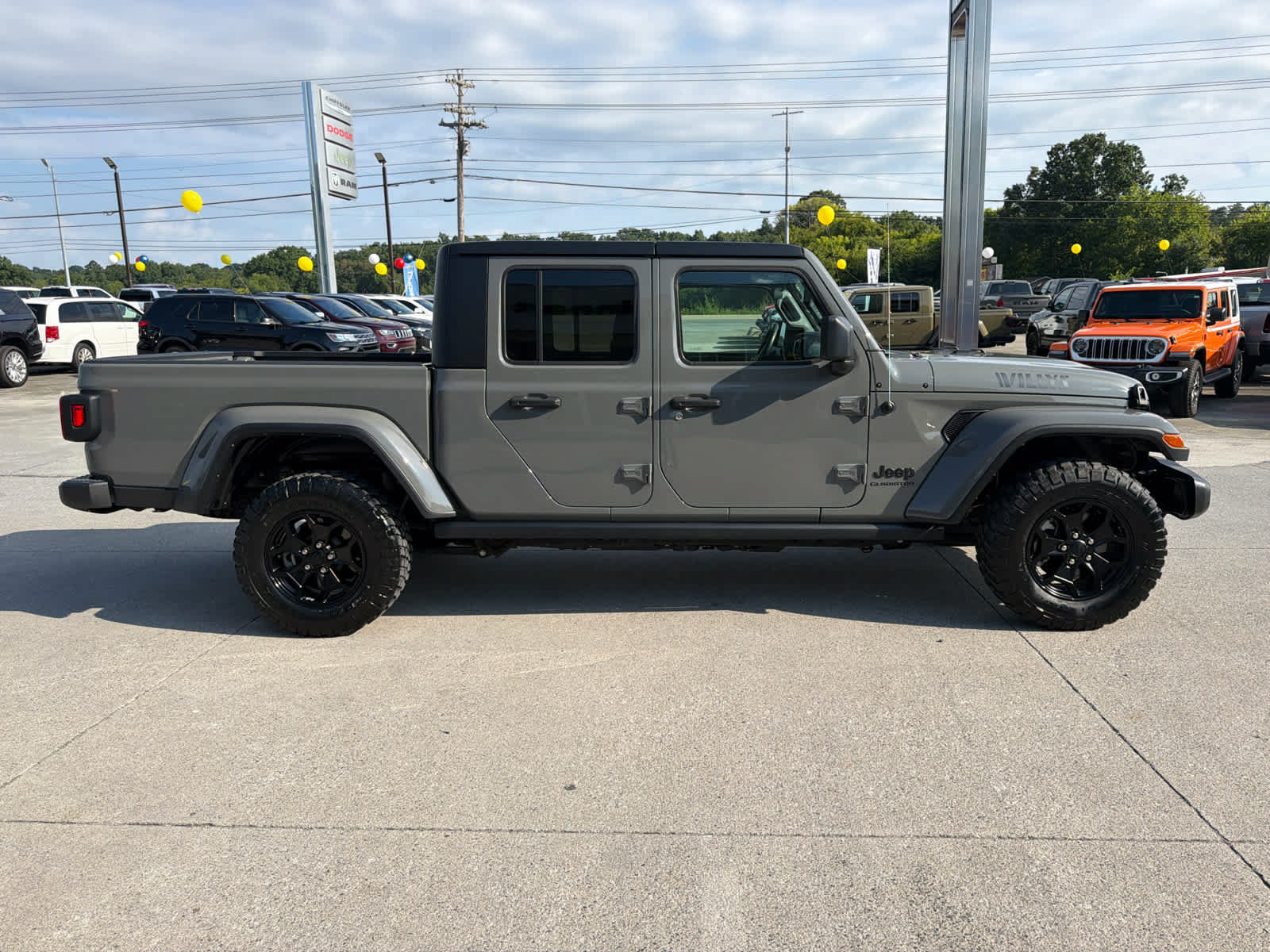Used 2022 Jeep Gladiator Sport AWD/4WD image 2