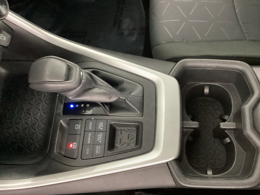 Used 2022 Toyota RAV4 XLE AWD/4WD image 24