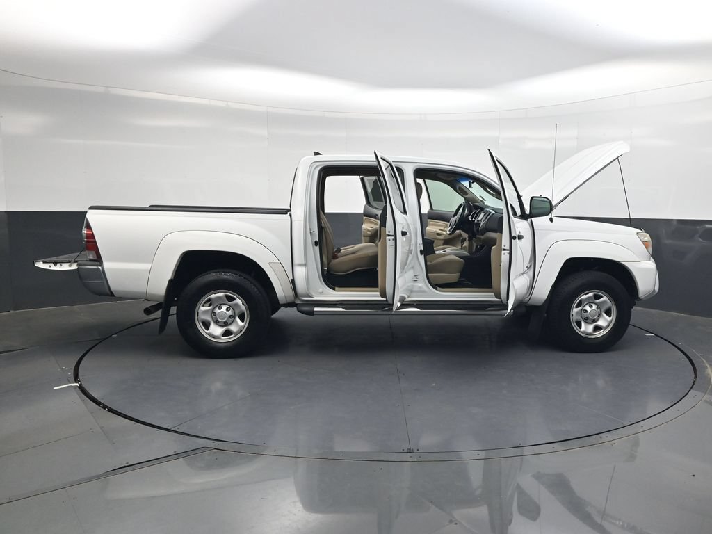 Used 2015 Toyota Tacoma PreRunner w/ SR5 Package RWD image 41