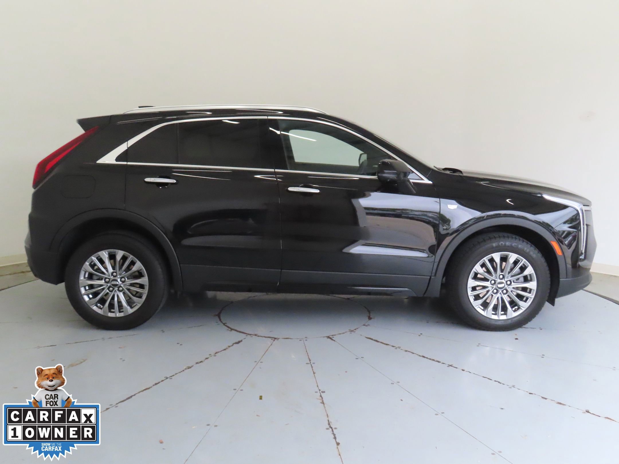 Used 2025 Cadillac XT4 Premium Luxury FWD image 2