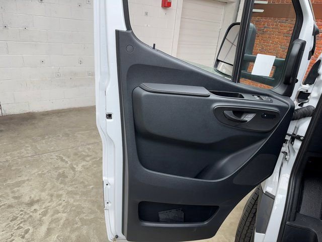Used 2024 Mercedes-Benz Sprinter 4500 image 14