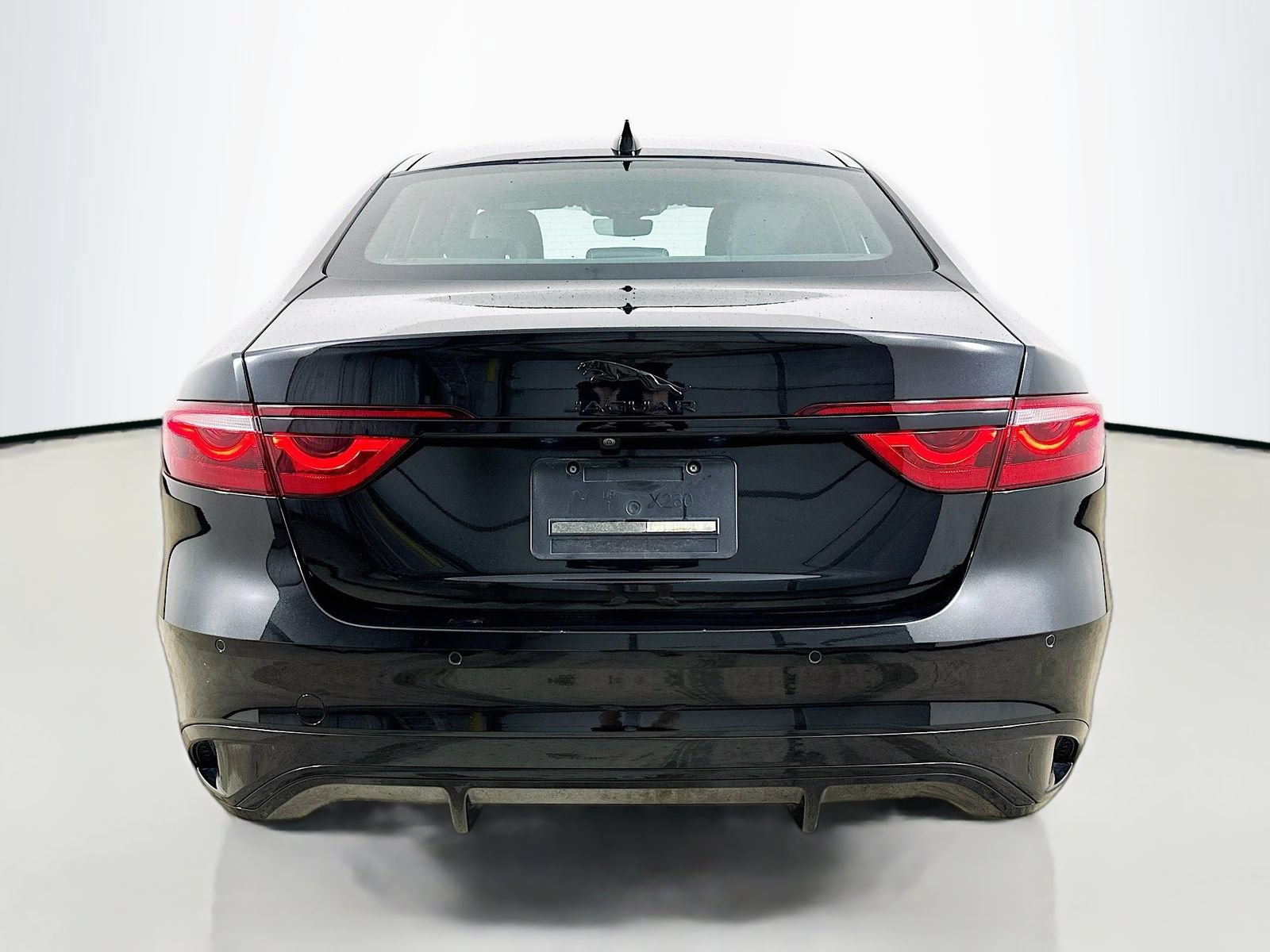 Used 2024 Jaguar XF R-Dynamic SE AWD/4WD image 6