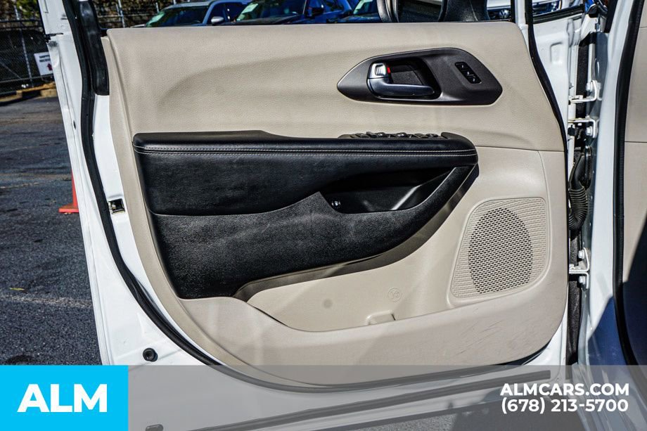 Used 2023 Chrysler Pacifica Touring-L image 53