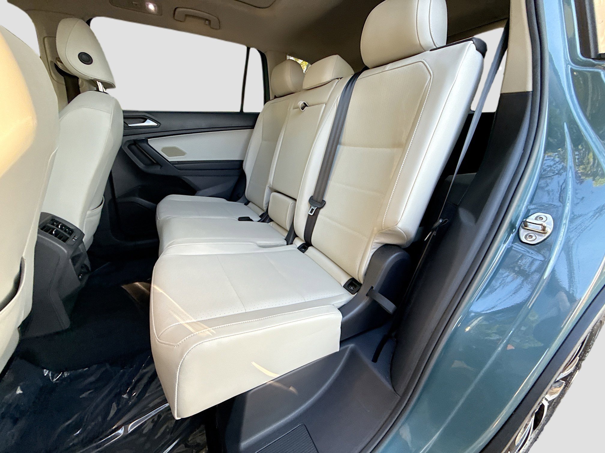 Used 2021 Volkswagen Tiguan SE w/ Panoramic Sunroof Package image 19