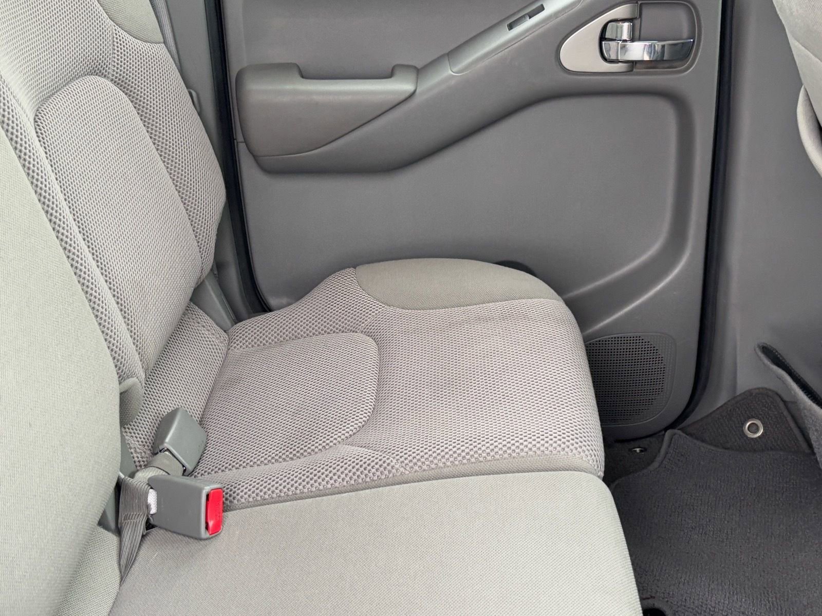 Used 2019 Nissan Frontier SV image 11