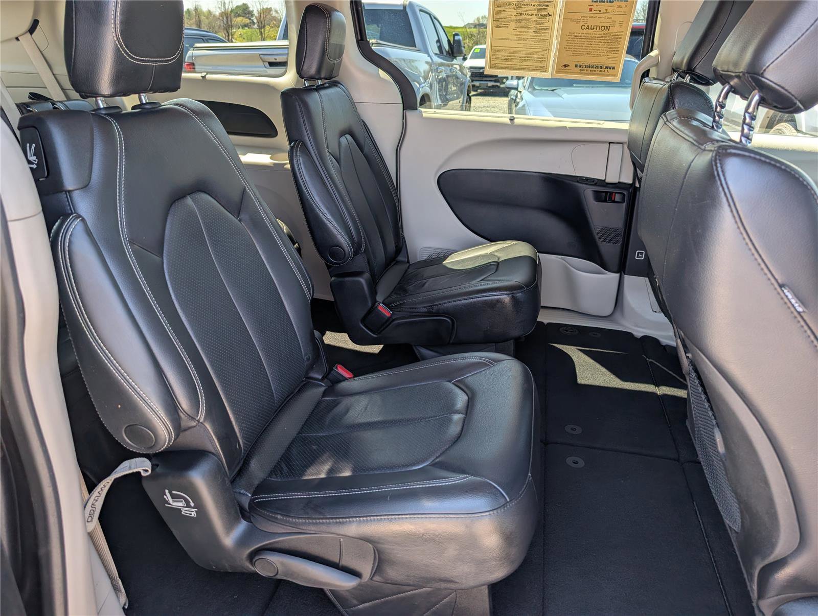 Used 2022 Chrysler Pacifica Touring-L FWD image 11