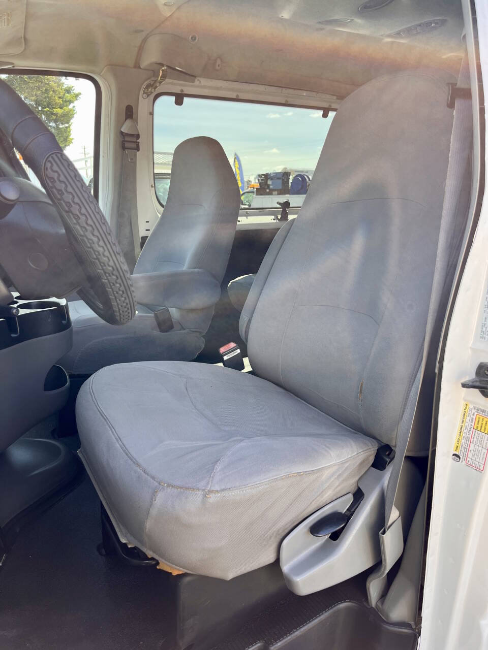 Used 2006 Ford E-350 and Econoline 350 XL RWD image 12