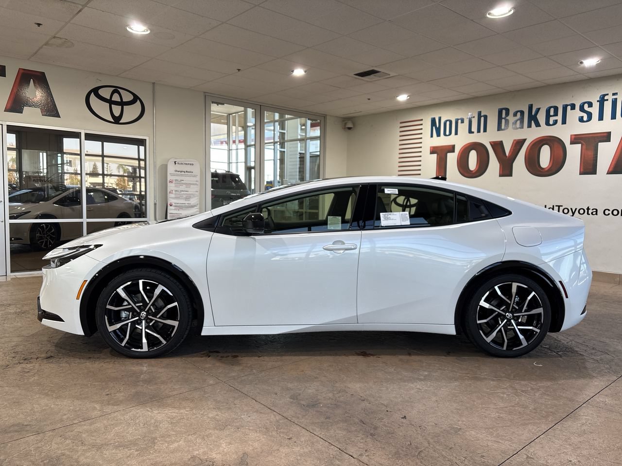 New 2027 Toyota Prius Plug-In Hybrid FWD image 7